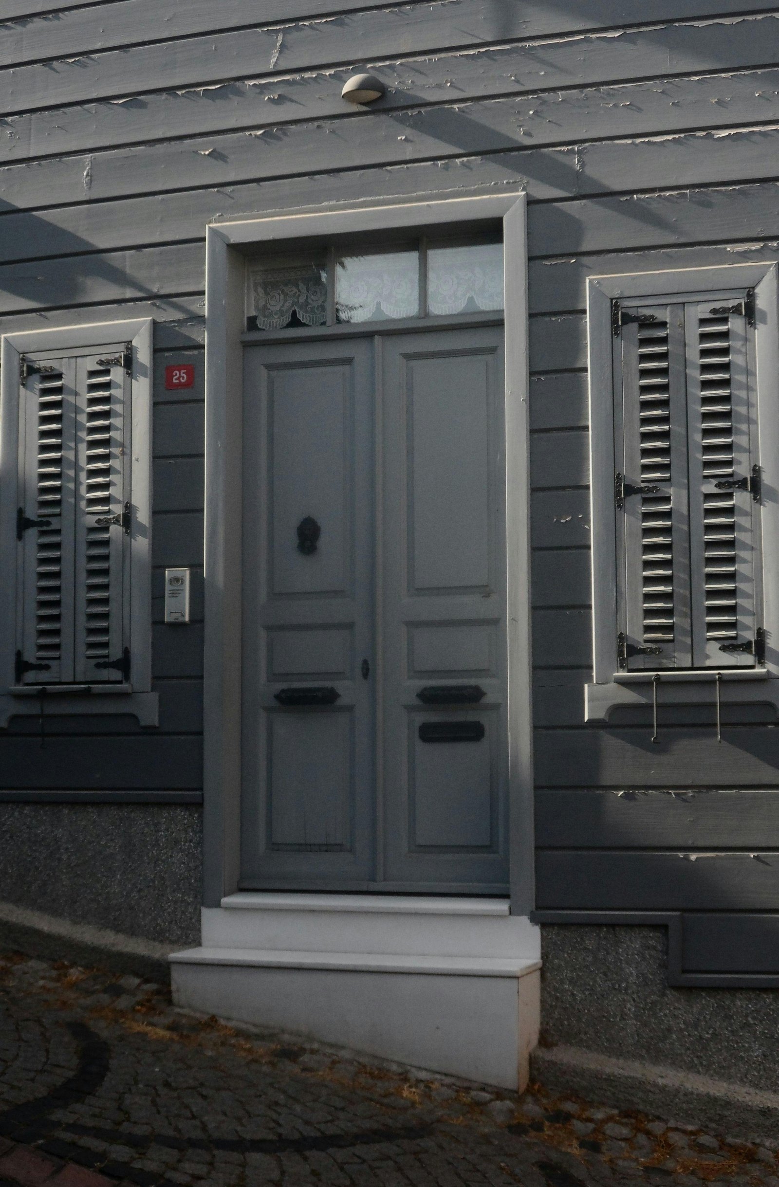 أبواب ونوافذ